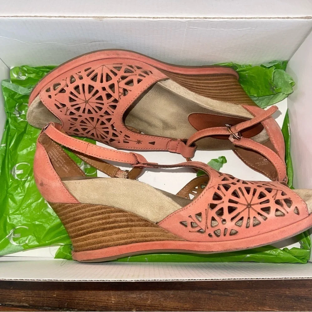 Earthies Pink Wedge Peep-Toe Sandals